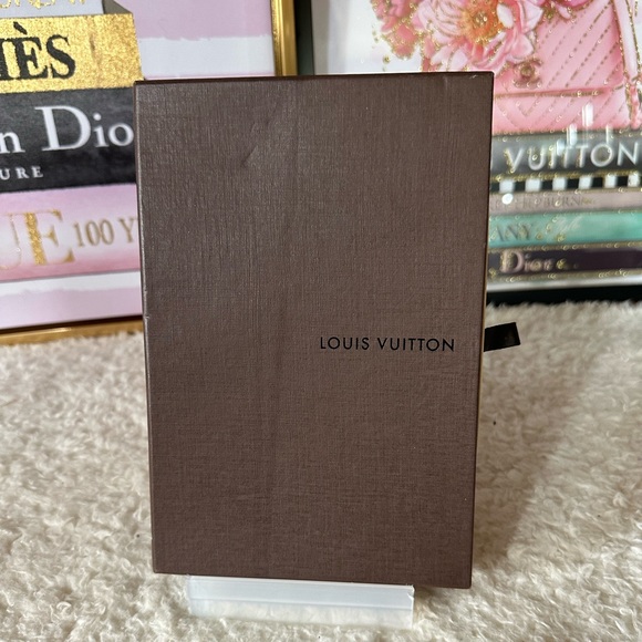 ULTRA RARE LOUIS VUITTON Monogram Fleur 3 Pack Playing Cards UNOPENED - Picture 2 of 10